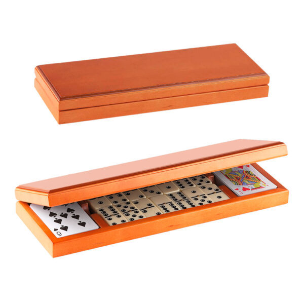 Juego de mesa, domino y naipes en caja de madera